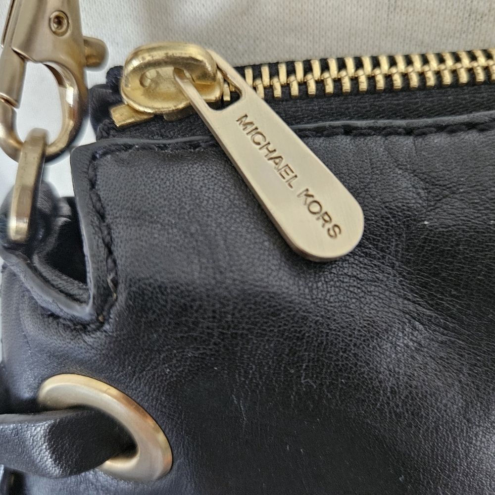 🔥Michael Kors Black Leather Astor Shoulder Bag/clutch with Gold Accents🔥 - Picture 8 of 11